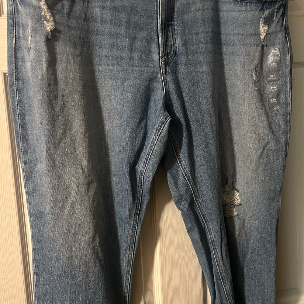 Maurice’s NWT Distressed Jeans